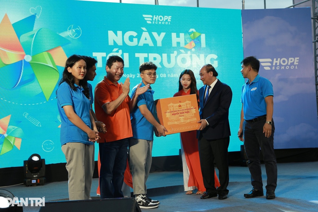 Chủ tịch nước Nguyễn Xuân Phúc dự khai giảng Trường Hy Vọng - 6 Chủ tịch nước Nguyễn Xuân Phúc dự khai giảng Trường Hy Vọng - 6
