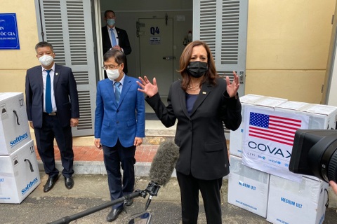 Vắc xin Pfizer Mỹ tài trợ Việt Nam đã về tới TPHCM và Hà Nội