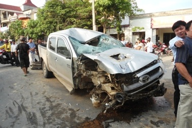 Ô tô “điên” náo loạn đường phố