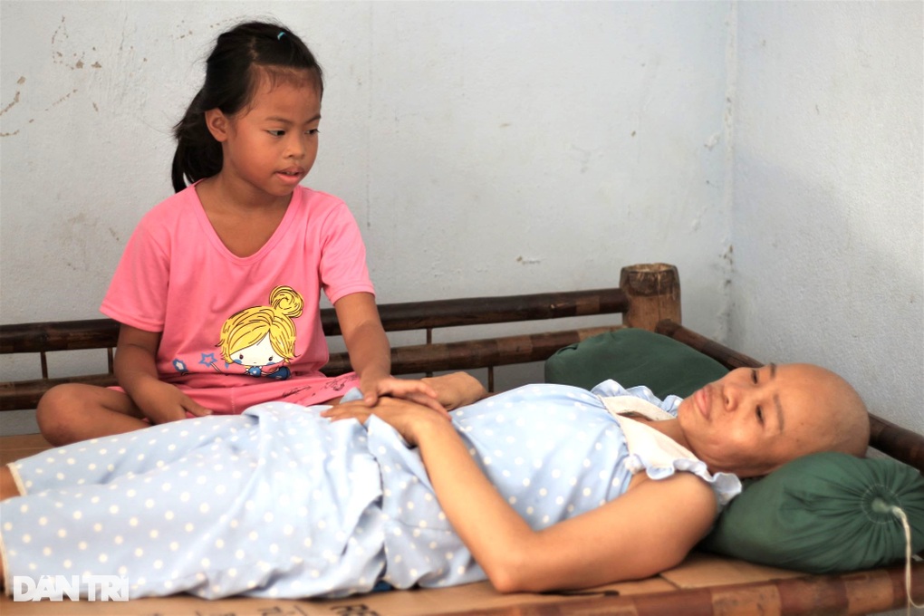 Tôi mong sống thêm vài năm để con không phải mồ côi khi còn quá bé bỏng - 1 Tôi mong sống thêm vài năm để con không phải mồ côi khi còn quá bé bỏng - 1