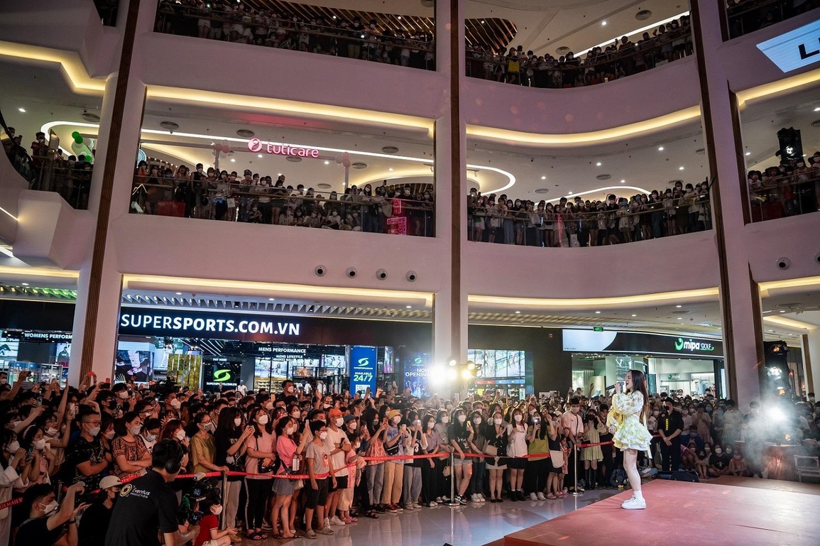 Cuối tuần chill cùng dàn sao trẻ V-pop tại Vincom Mega Mall Smart City - 1 Cuối tuần chill cùng dàn sao trẻ V-pop tại Vincom Mega Mall Smart City - 1