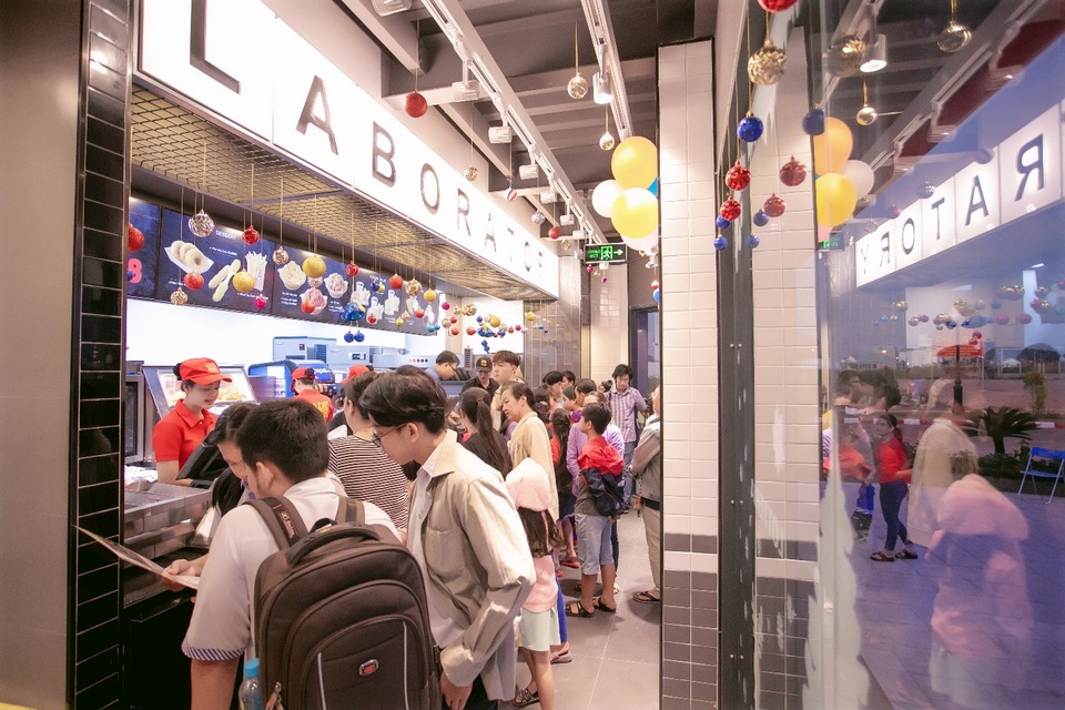 Ha Tien Centroria hình thành chuỗi dịch vụ tiện ích mô phỏng Hồng Kông thu nhỏ - 3 Ha Tien Centroria hình thành chuỗi dịch vụ tiện ích mô phỏng Hồng Kông thu nhỏ - 3