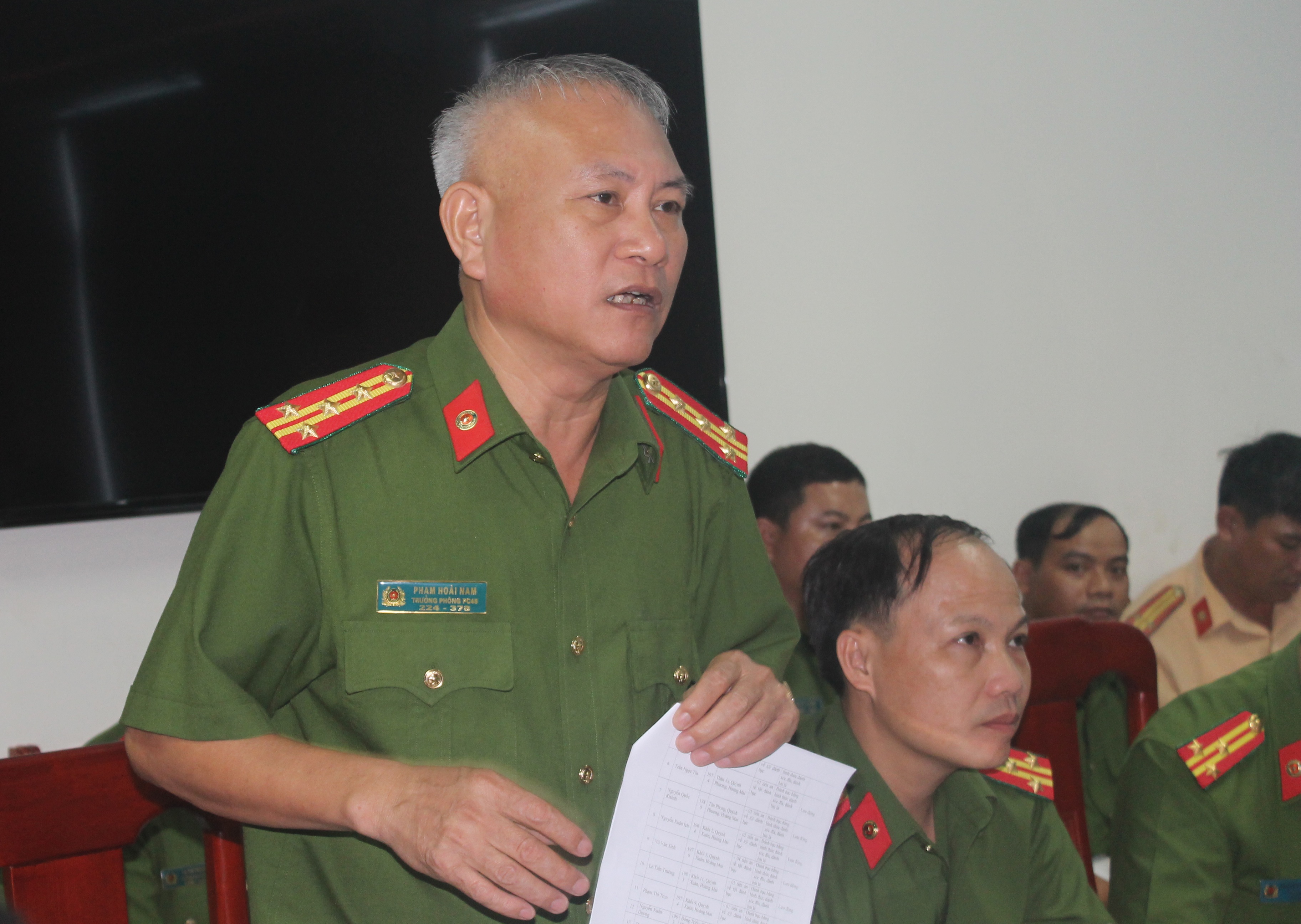Chuyện chưa kể về cuộc chiến cân não với sát thủ trong biệt thự màu trắng - 8 Chuyện chưa kể về cuộc chiến cân não với sát thủ trong biệt thự màu trắng - 8