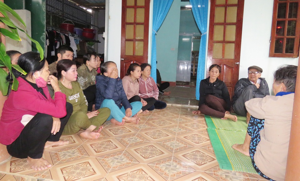 6 người Việt trong vụ cháy tàu Hàn Quốc: Thấp thỏm ngóng tin nơi xứ người - 1 6 người Việt trong vụ cháy tàu Hàn Quốc: Thấp thỏm ngóng tin nơi xứ người - 1