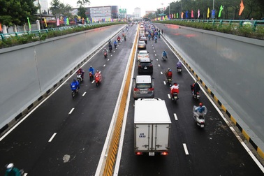 Hầm chui phục vụ APEC về đích, công nhân được thưởng nóng 200 triệu