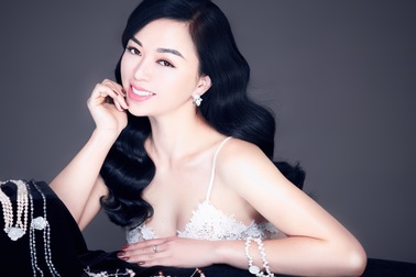 Nữ doanh nhân Nguyễn Hồng Liên đẹp dịu dàng, quyến rũ với bộ sưu tập ngọc trai mới