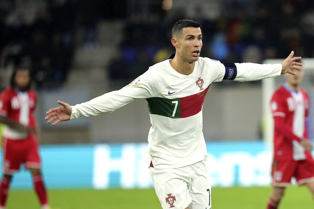 Tỏa sáng tại Al Nassr, Ronaldo được triệu tập lên tuyển Bồ Đào Nha - 1 Tỏa sáng tại Al Nassr, Ronaldo được triệu tập lên tuyển Bồ Đào Nha - 1