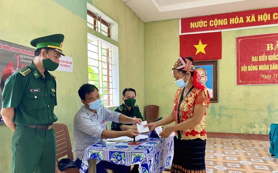 Đi thuyền máy, vượt sông vào vùng lõi vườn quốc gia bầu cử sớm - 8 Đi thuyền máy, vượt sông vào vùng lõi Vườn quốc gia bầu cử sớm - 8