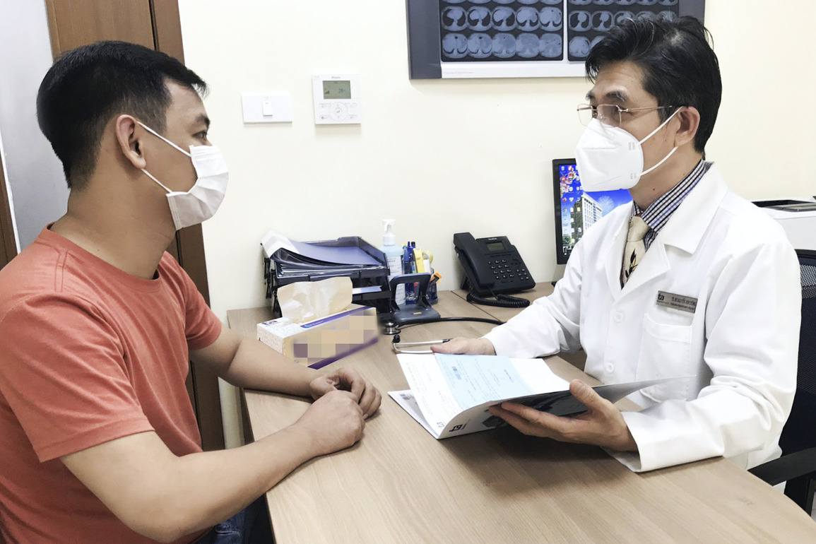 Người đàn ông lở loét nặng, suýt bị cắt cụt chi sau một tháng mắc Covid-19 - 3 Người đàn ông lở loét nặng, suýt bị cắt cụt chi sau một tháng mắc Covid-19 - 3