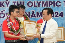 Trao giấy khen cho học sinh đoạt giải Olympic thiên văn quốc tế