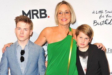 Sharon Stone dự sự kiện cùng các con
