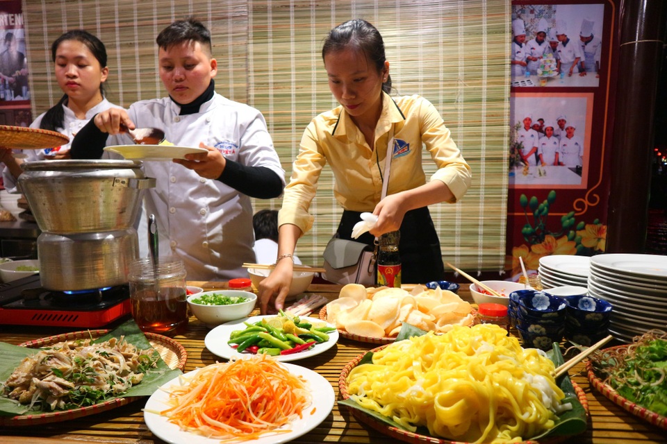 Lần đầu tiên tổ chức chợ ẩm thực di sản Hội An - 6 Lần đầu tiên tổ chức chợ ẩm thực di sản Hội An - 6