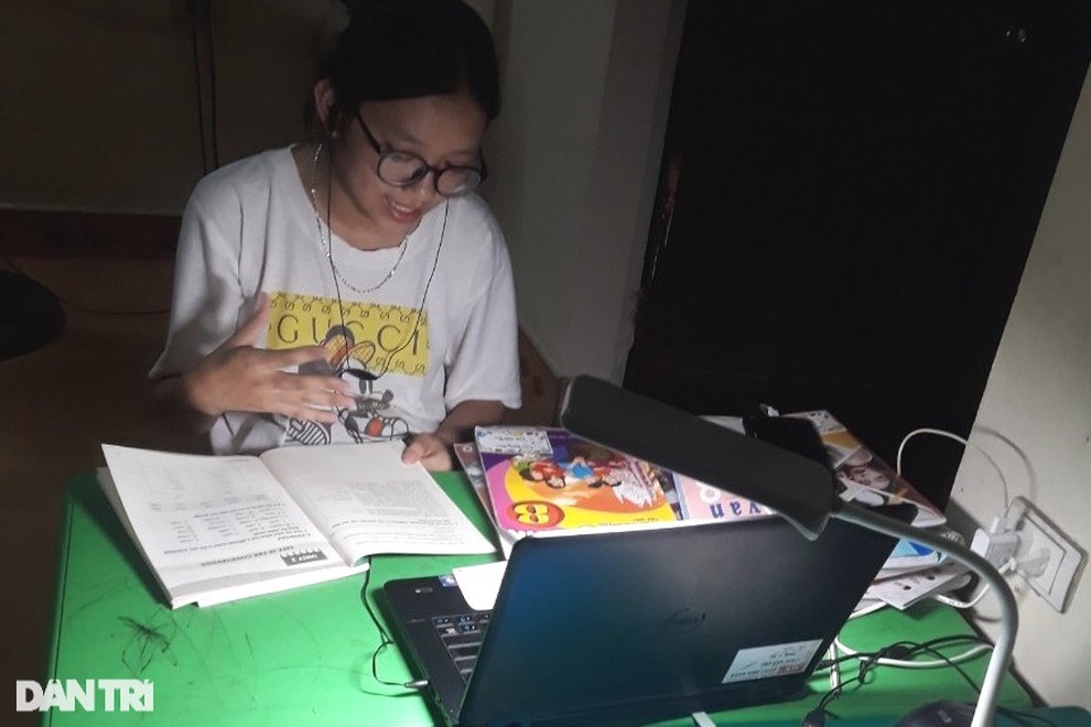 Nghe tiếng trống khuyến học, đồng loạt hơn 2.000 học sinh ngồi vào bàn học - 1 Nghe tiếng trống khuyến học, đồng loạt hơn 2.000 học sinh ngồi vào bàn học - 1