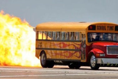 Xe buýt gắn động cơ phản lực 