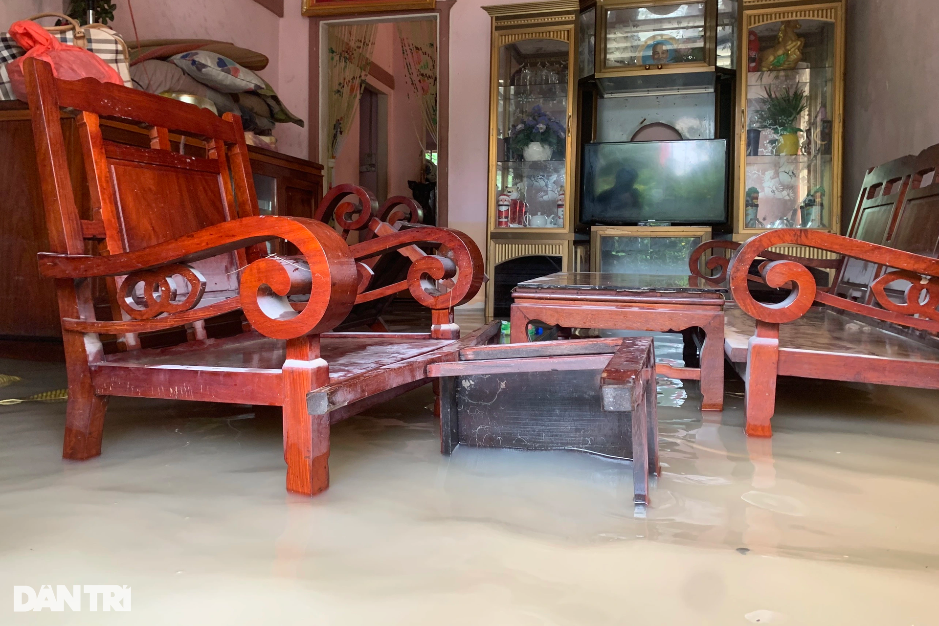 Nhiều người ở Bình Dương không dám ngủ ở nhà vì trận mưa lớn nhất trong năm - 2 Nhiều người ở Bình Dương không dám ngủ ở nhà vì trận mưa lớn nhất trong năm - 2