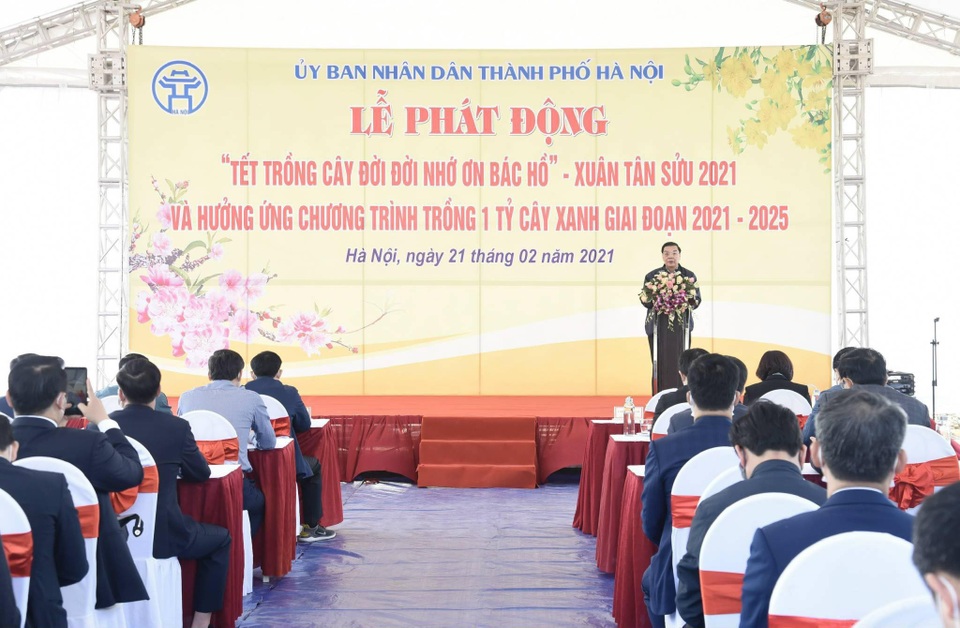 Ông Chu Ngọc Anh khuyến khích hộ gia đình trồng cây để Hà Nội 4 mùa hoa nở - 1 Ông Chu Ngọc Anh khuyến khích hộ gia đình trồng cây để Hà Nội 4 mùa hoa nở - 1