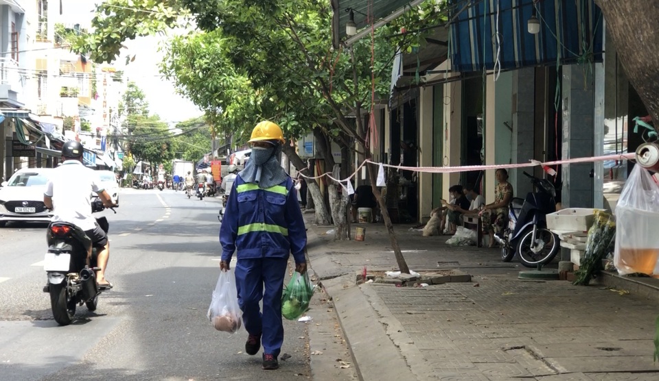 Ngày đầu người dân Đà Nẵng cầm thẻ hồng, thẻ xanh đi chợ - 10 Ngày đầu người dân Đà Nẵng cầm thẻ hồng, thẻ xanh đi chợ - 10