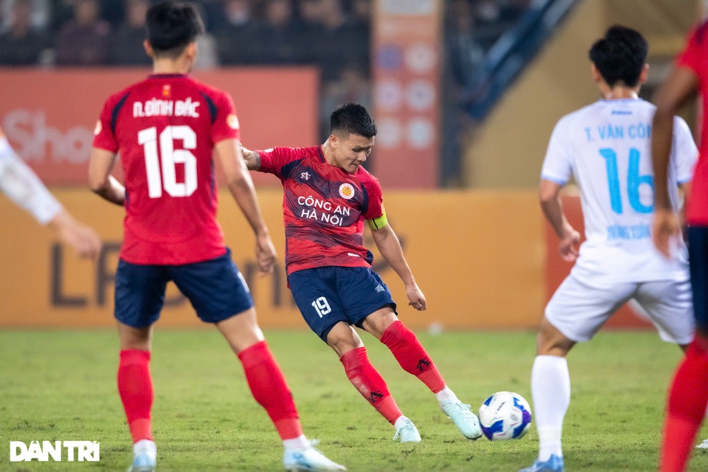 Quang Hải tỏa sáng, CLB Công an Hà Nội vẫn phải chia điểm trước Nam Định - 3 Quang Hải tỏa sáng, CLB Công an Hà Nội vẫn phải chia điểm trước Nam Định - 3