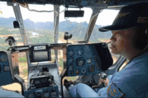 Trực thăng của không quân thả hàng cứu trợ người dân vùng lũ ở Lạng Sơn