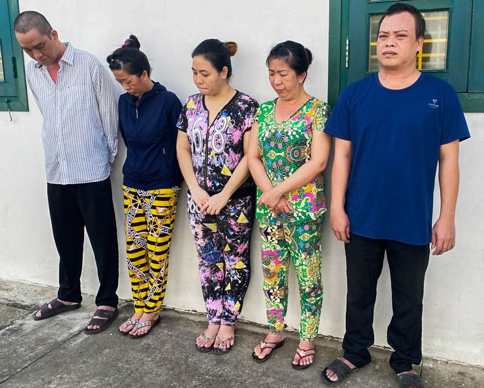 Cả gia đình rủ nhau vào bệnh viện trộm cắp - 1 Cả gia đình rủ nhau vào bệnh viện trộm cắp - 1