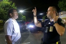 Phút cuối của người da màu bị cảnh sát Mỹ bắn chết tại bãi đỗ xe