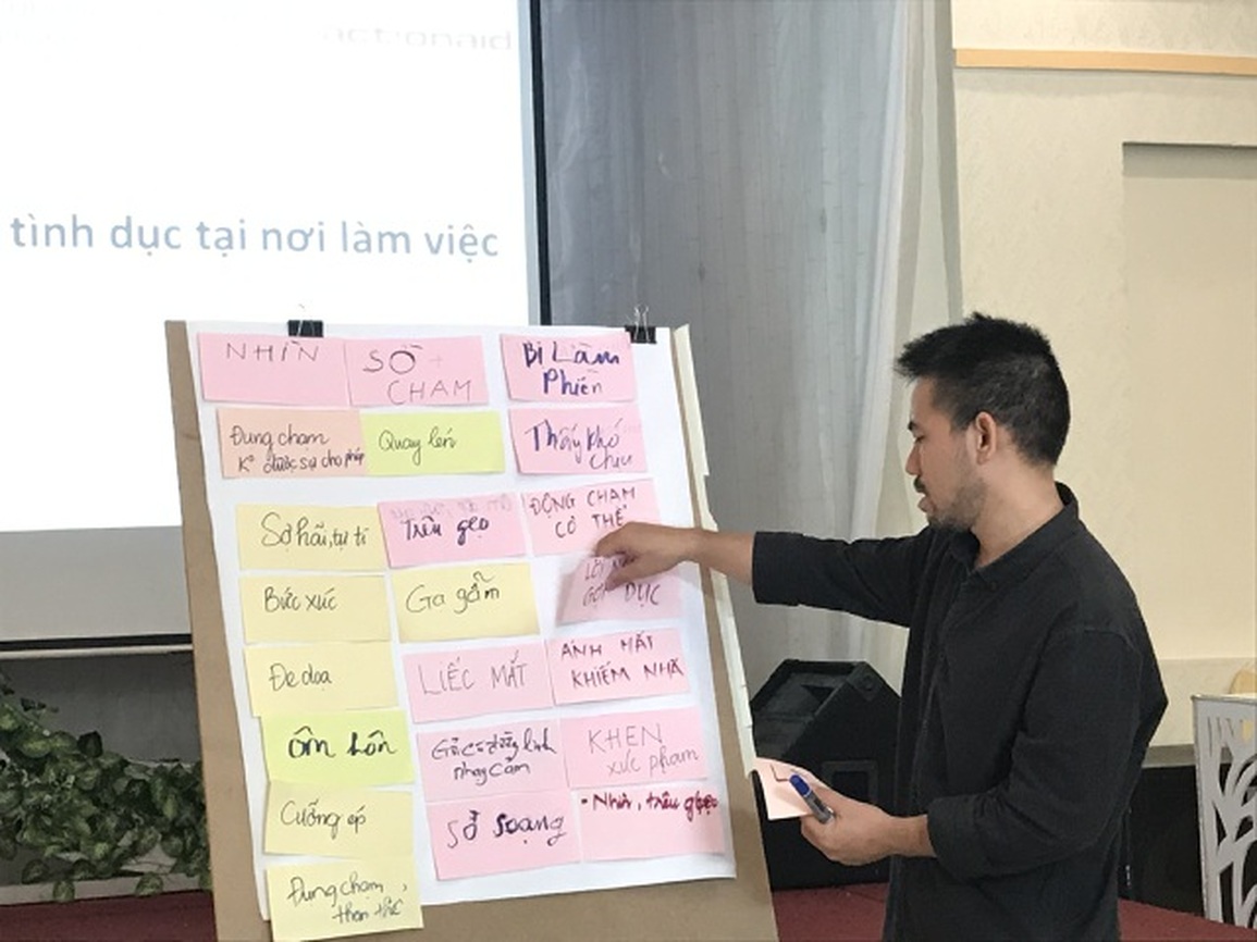 Tố đồng nghiệp nhắn tin quấy rối tởm lợm, còn bị... tẩy chay - 5 Tố đồng nghiệp nhắn tin quấy rối tởm lợm, còn bị... tẩy chay - 5