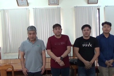 Nhóm “đại gia” toàn người nước ngoài tổ chức và đánh bạc