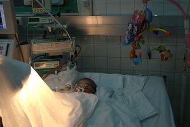 Ngày 06/09: Sức khỏe của bé Nhân Ái đang dần xấu đi