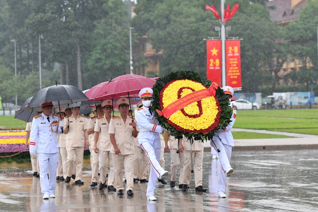 Lãnh đạo Đảng, Nhà nước đặt vòng hoa, vào Lăng viếng Chủ tịch Hồ Chí Minh - 4 Lãnh đạo Đảng, Nhà nước đặt vòng hoa, vào Lăng viếng Chủ tịch Hồ Chí Minh - 4