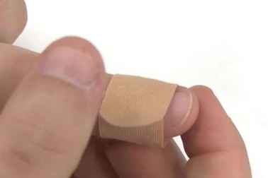 Mẹo sử dụng miếng dán vết thương đúng cách