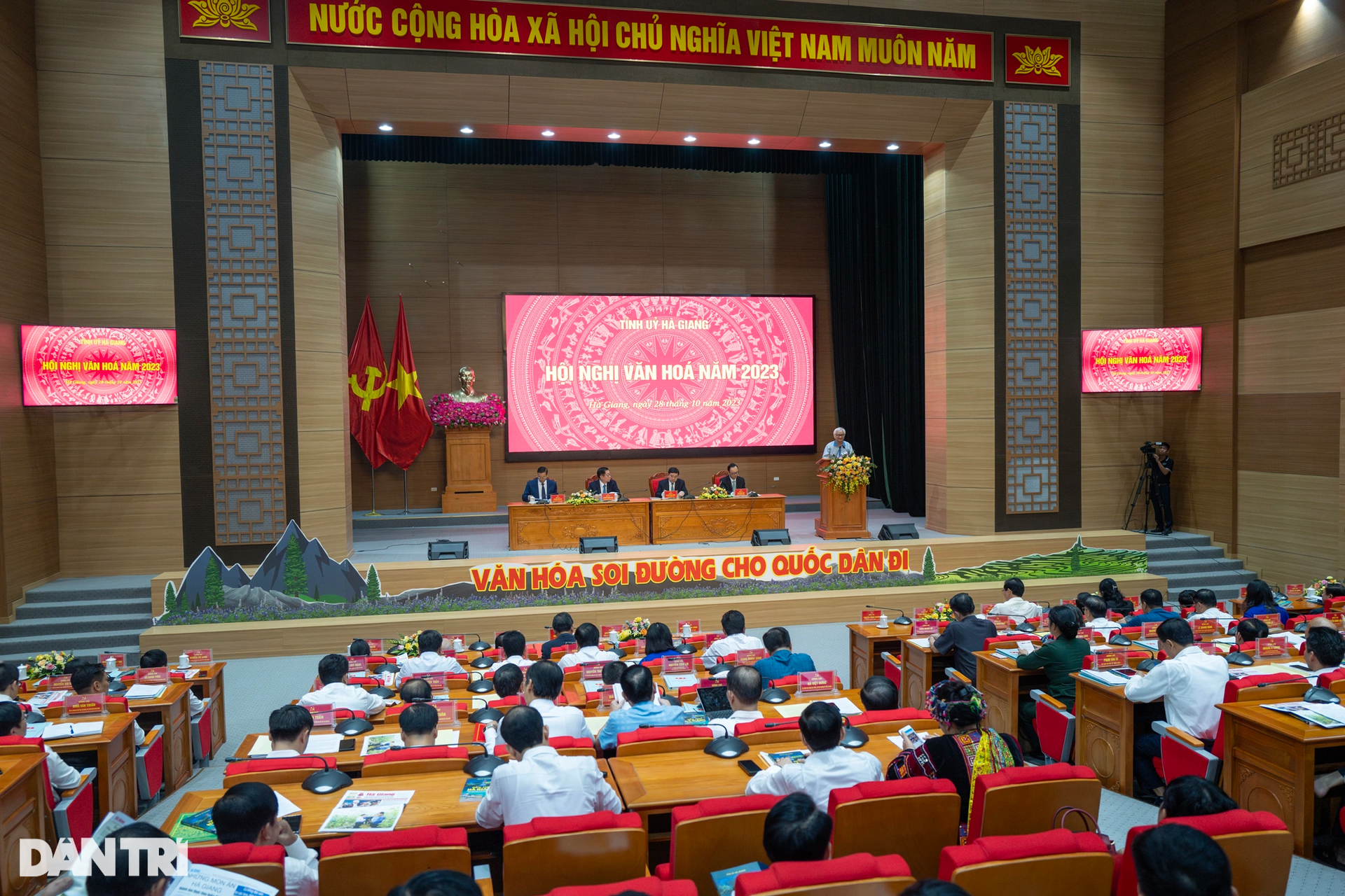 Cao nguyên đá Đồng Văn đón nhận danh hiệu Công viên địa chất toàn cầu lần 3 - 4 Cao nguyên đá Đồng Văn đón nhận danh hiệu Công viên địa chất toàn cầu lần 3 - 4