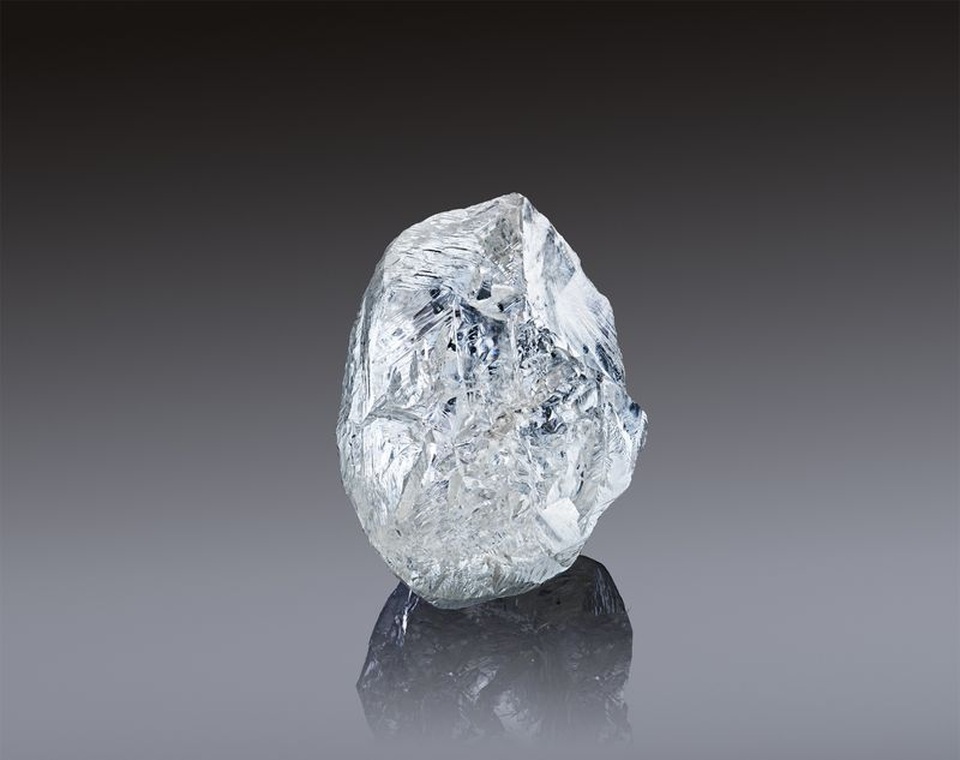 Viên kim cương to bằng quả bóng bàn sắp được bán với giá hơn 2 triệu USD - 1 Viên kim cương to bằng quả bóng bàn sắp được bán với giá hơn 2 triệu USD - 1