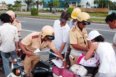 Phải xin phép nếu muốn ghi hình CSGT đang làm việc (?)