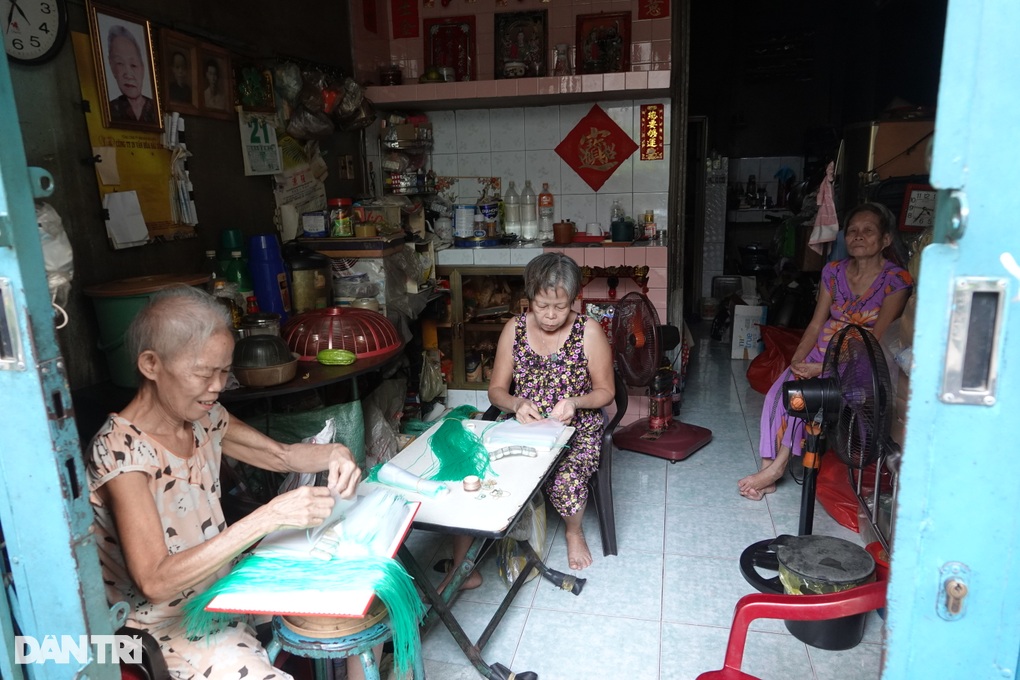 Sợ khổ, 6 chị em gái quyết không lấy chồng, ở vậy nuôi nhau - 1 Sợ khổ, 6 chị em gái quyết không lấy chồng, ở vậy nuôi nhau - 1
