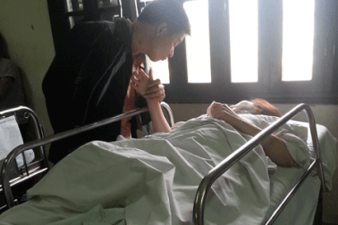 Nạn nhân vụ tàu hỏa tông xe taxi chưa hết bàng hoàng