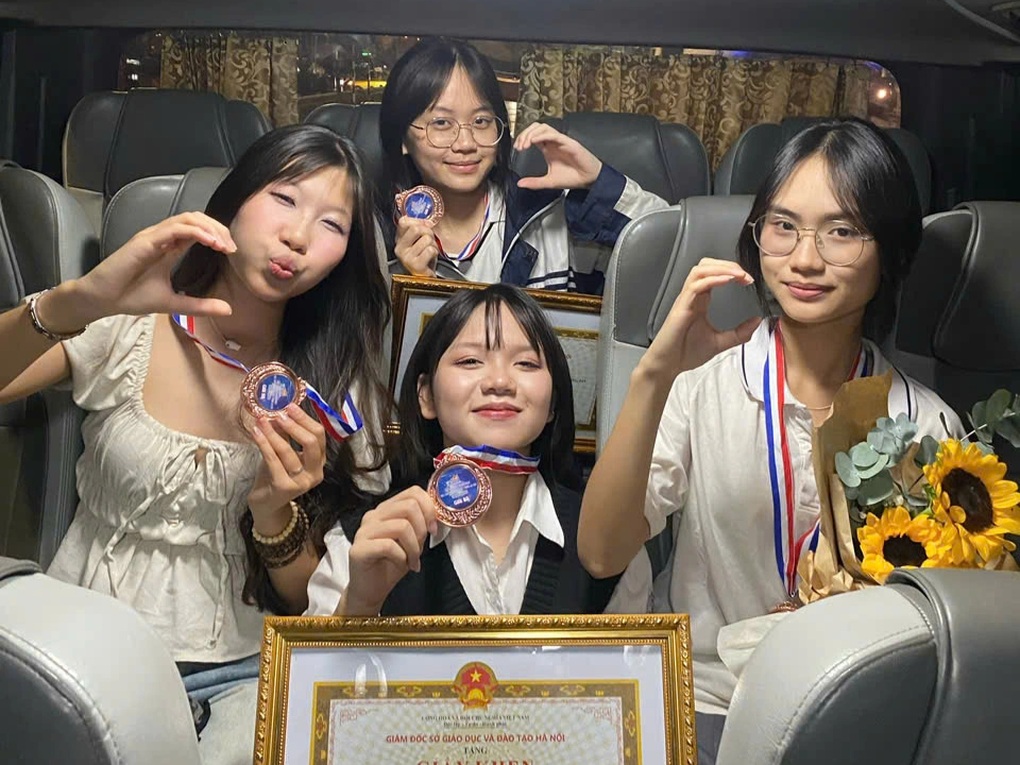 Nữ sinh 16 tuổi ẵm giải Giọng ca vàng Hà Nội chưa từng học hát - 3 Nữ sinh 16 tuổi ẵm giải Giọng ca vàng Hà Nội chưa từng học hát - 3