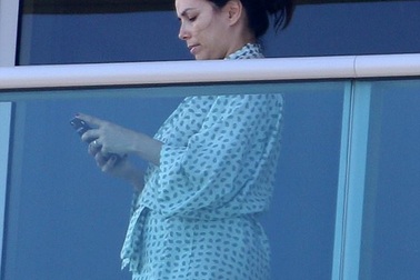 Eva Longoria lần đầu lộ bụng bầu