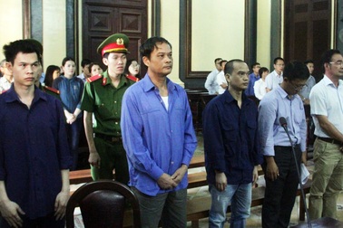 Giám đốc dùng cà phê tạp chất lừa 7 ngân hàng