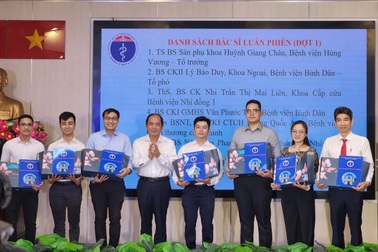 Bác sĩ trẻ "vượt sóng" đến nơi xa nhất TPHCM