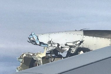 Máy bay Pháp hạ cánh khẩn cấp do lỗi động cơ khi bay qua biển