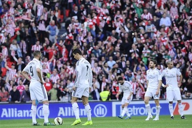 Real Madrid mất ngôi đầu bảng: Tương lai nhuốm màu xám xịt