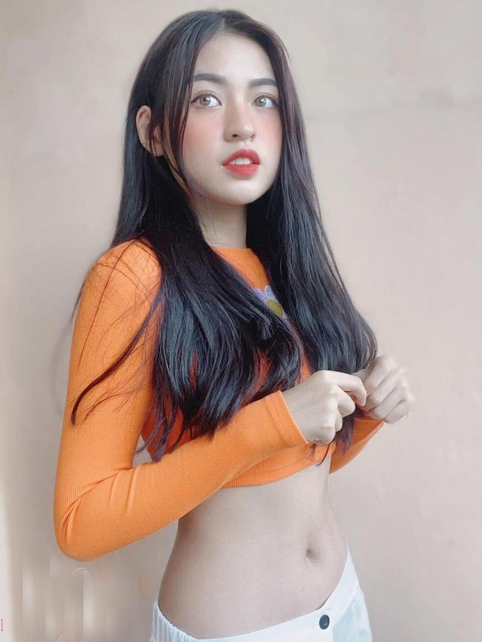 Hot girl trứng rán rũ bỏ vẻ ngây thơ, ngày càng gợi cảm và quyến rũ - 20 Hot girl trứng rán rũ bỏ vẻ ngây thơ, ngày càng gợi cảm và quyến rũ - 20