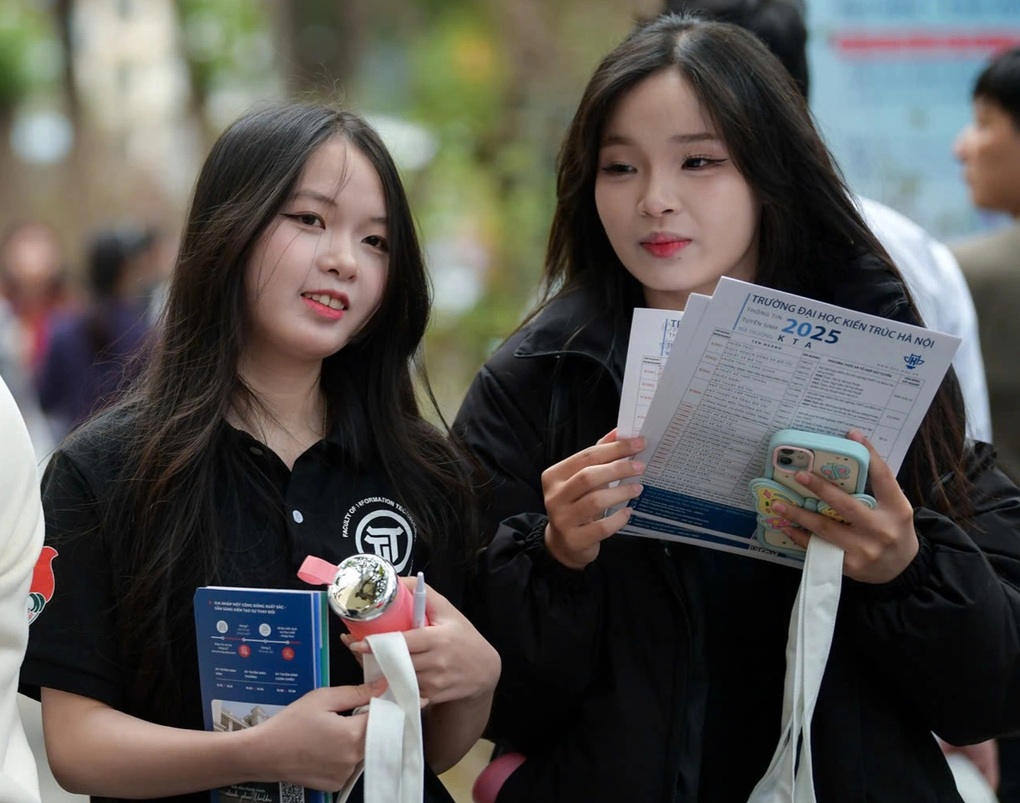 Đề thi văn THPT nhiều điểm mới, học sinh nằm lòng bí quyết ăn điểm - 2 Đề thi văn THPT nhiều điểm mới, học sinh nằm lòng bí quyết ăn điểm - 2