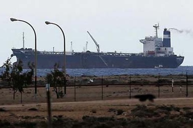 Libya dọa ném bom tàu treo cờ Triều Tiên chở dầu của phe nổi dậy