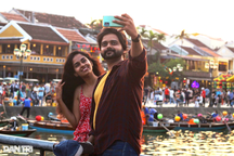 Khách Tây thích thú dạo phố cổ, đón Valentine ở Hội An