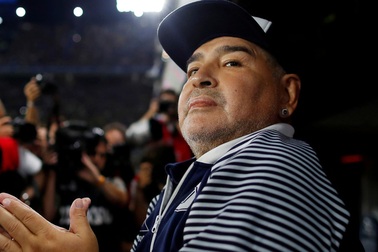 Sức khoẻ không ổn, Maradona được yêu cầu phải tự cách ly