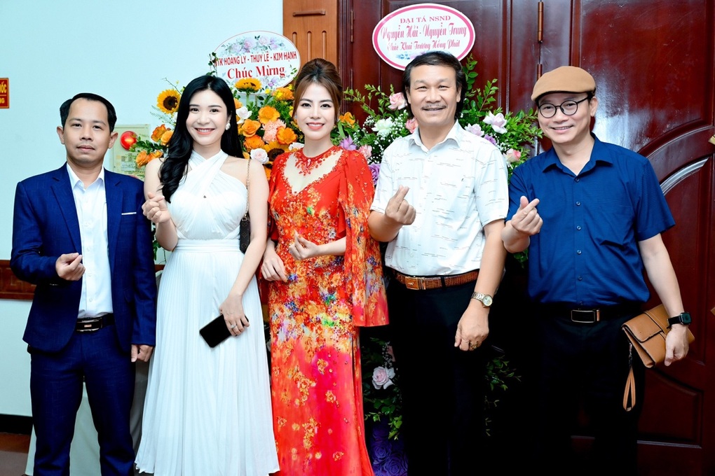 NTK Thoa Trần bùng nổ với Fashion show Bông hồng vàng - 4 NTK Thoa Trần bùng nổ với Fashion show Bông hồng vàng - 4