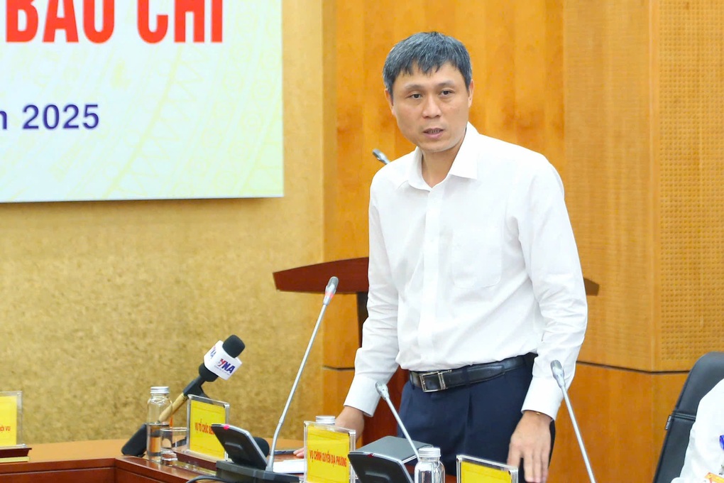 Tuyển công chức phải chọn người được việc ngay, tạm thời giữ ngạch lương - 2 Tuyển công chức phải chọn người được việc ngay, tạm thời giữ ngạch lương - 2