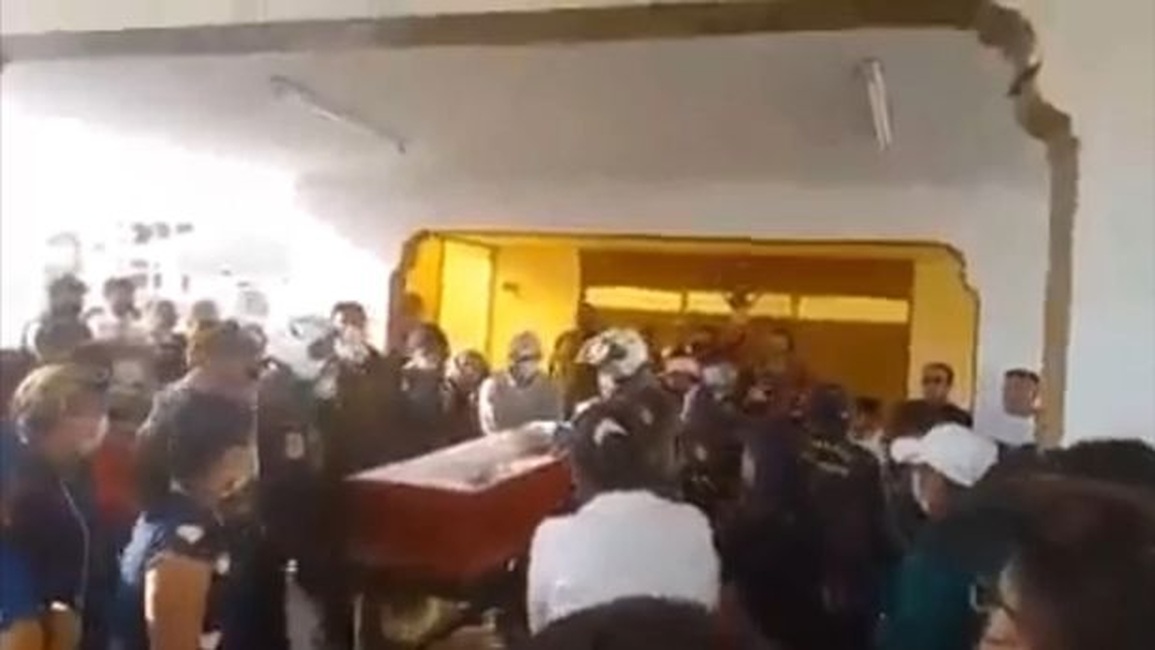 Người chết gõ nắp quan tài khi đi hỏa thiêu trong đám tang chính mình - 1 Người chết gõ nắp quan tài khi đi hỏa thiêu trong đám tang chính mình - 1