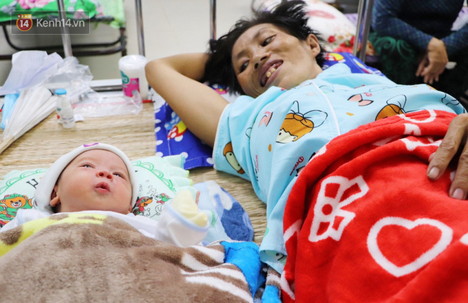 Người mẹ khờ ở Trà Vinh đã triệt sản sau khi hạ sinh bé trai nặng 2.8kg, được mạnh thường quân tặng nhà mới - Ảnh 3. Người mẹ khờ ở Trà Vinh đã triệt sản sau khi hạ sinh bé trai nặng 2.8kg, được mạnh thường quân tặng nhà mới - Ảnh 3.